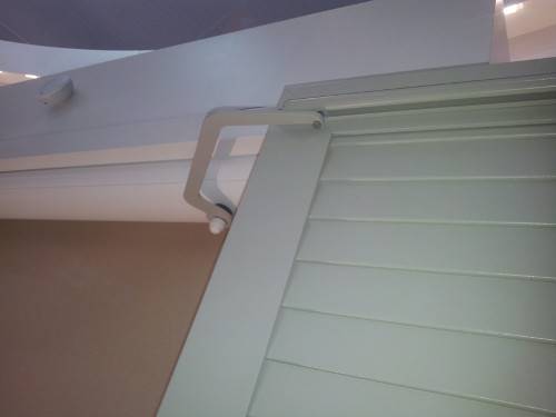 Window shutters operated motor